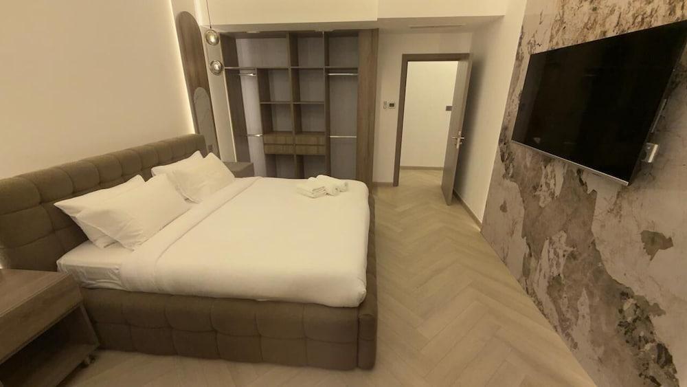 Highend Bahar Ultra Luxury Stay - Tap to explore photos