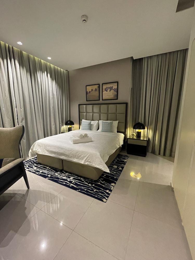 Damac Majestine VIP Room Type - Comfort Double Room, 1 Bedroom, Balcony, Canal View