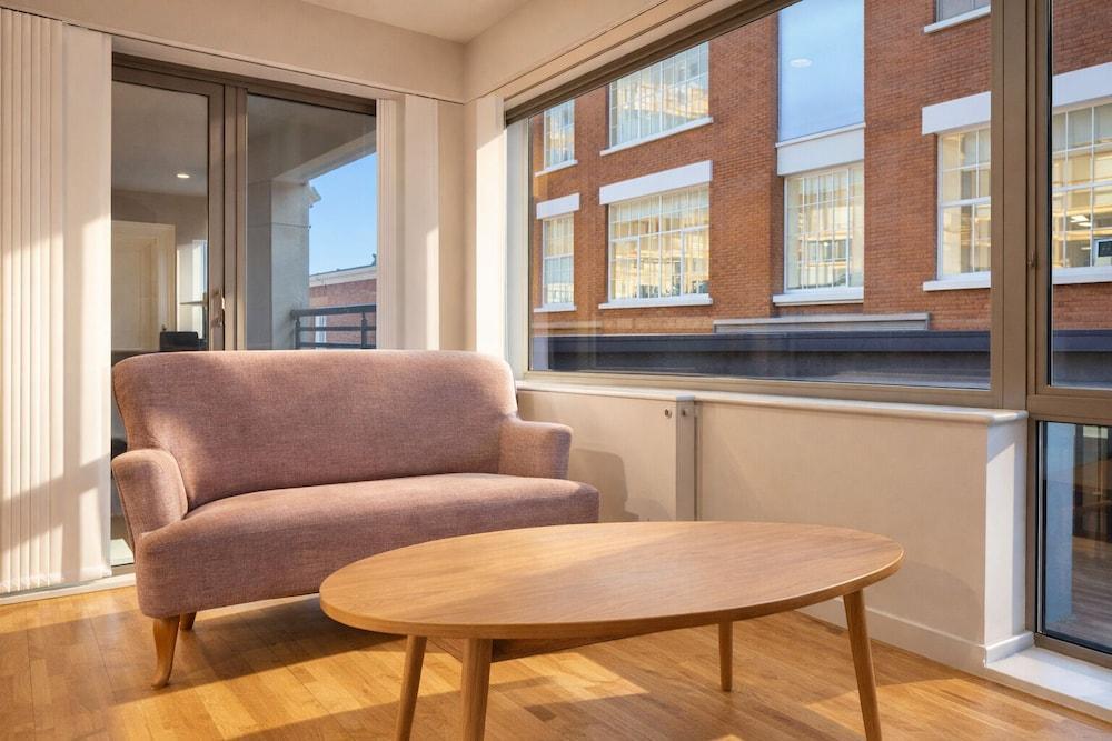 Still Life Clerkenwell Executive - Tap to explore photos