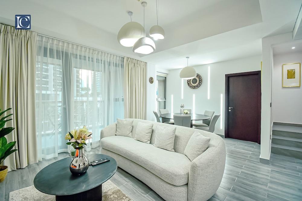 Elegant 3BR Apt. 4 Balconies in 29 Blvd