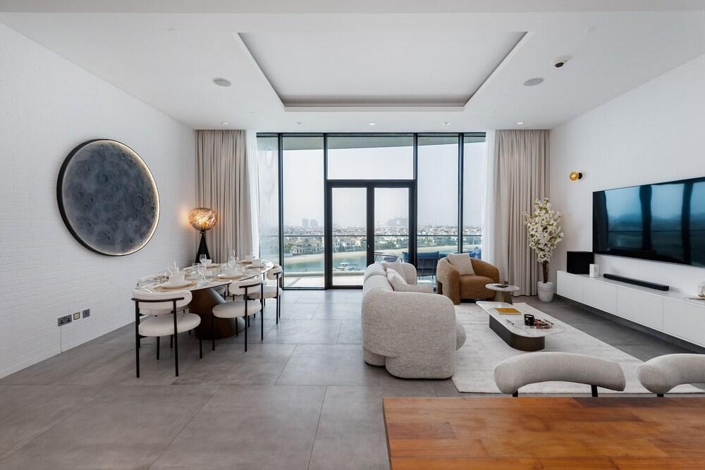 Refined 2BR Apt w Beach Access at The Palm