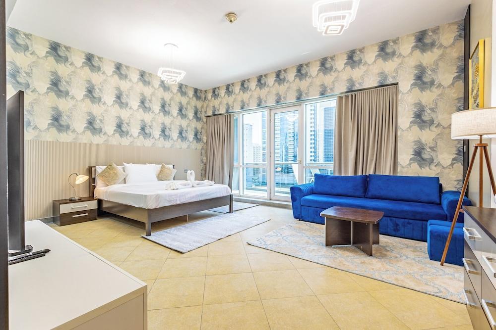 Superhost Cozy Studio Near Dubai Marina - Tap to explore photos