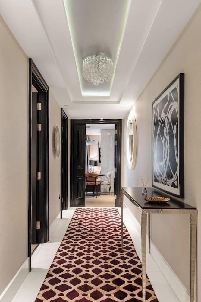 Luxury Kensington Home - Concierge Elevator AC - Tap to explore photos