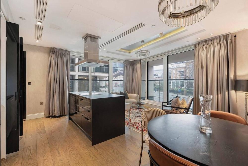 Luxury Kensington Home - Concierge Elevator AC