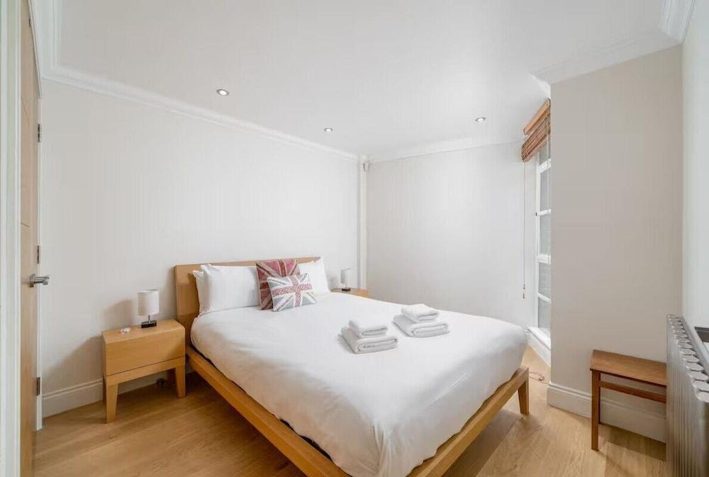 Great flat near St Pauls Cathedral Room Type - Deluxe Apartment, City View