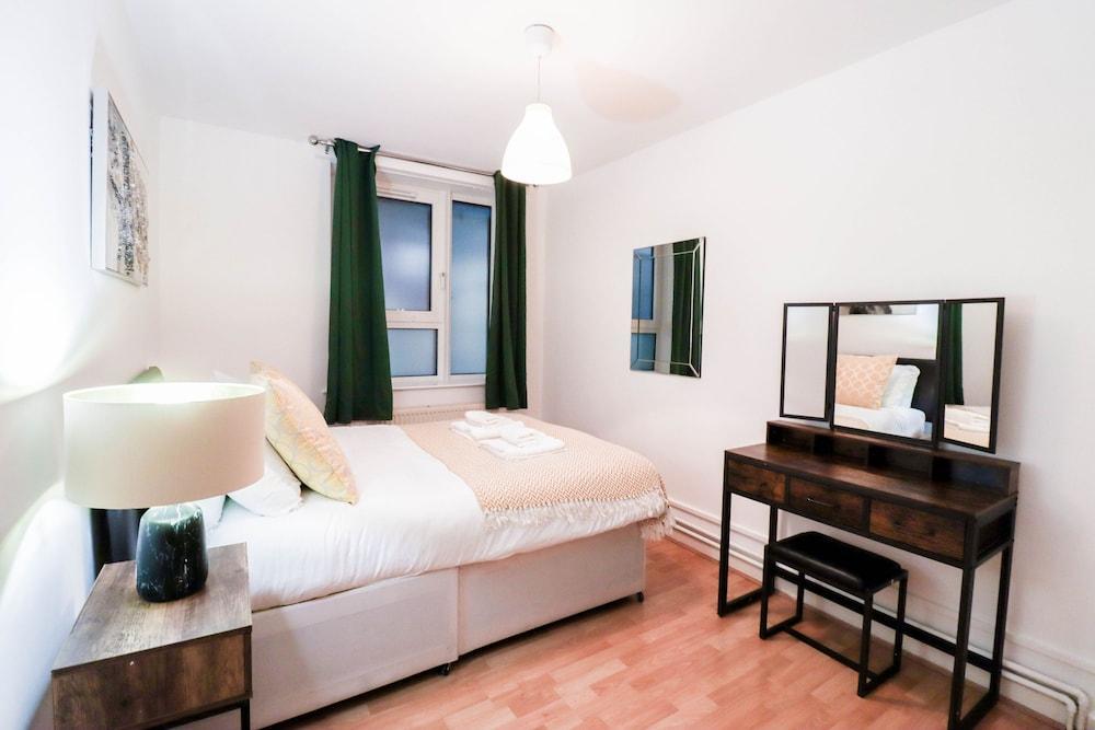 Gorgeous 3 Bedroom Hampstead Property - Tap to explore photos