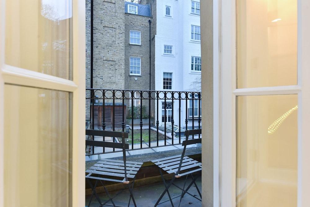Knightsbridge Beauchamp Exclusive I 45bp - Tap to explore photos