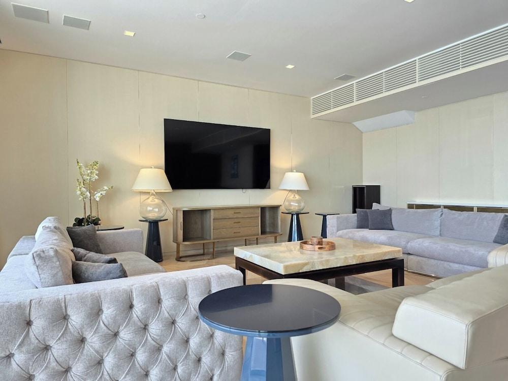 Venduras 4BR Luxe Penthouse Private Pool - Tap to explore photos
