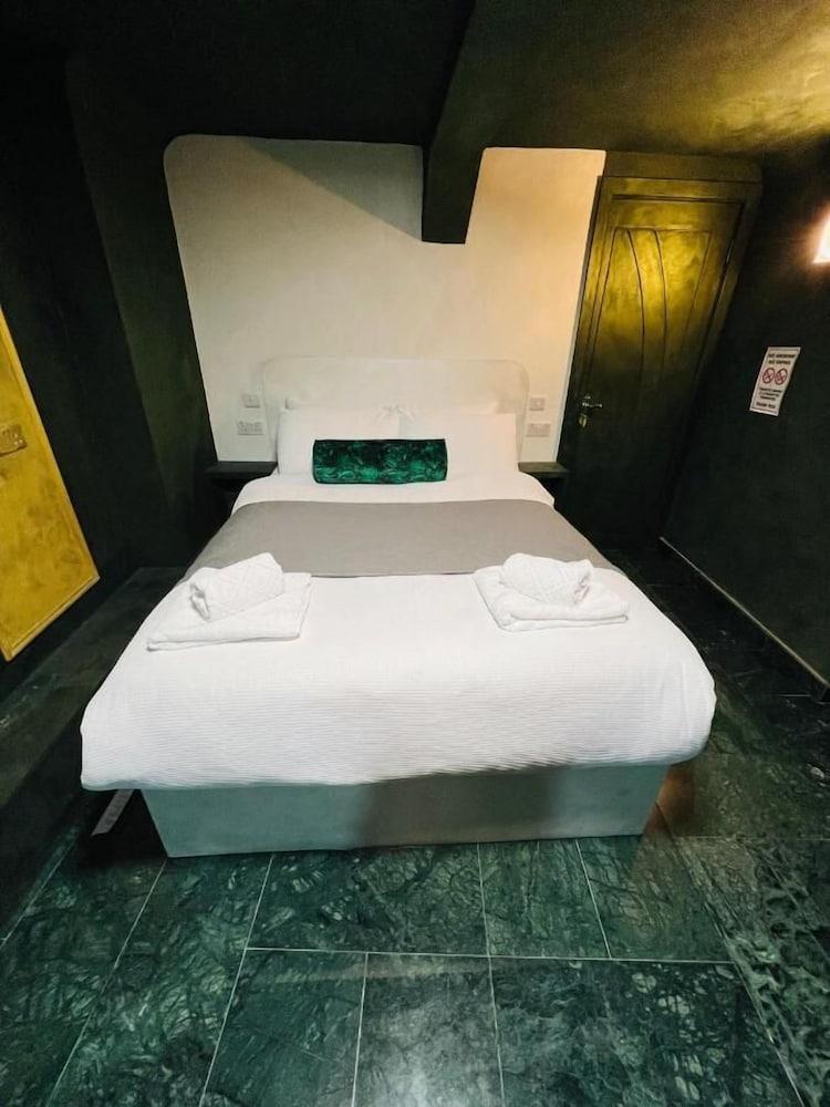 Paragraph Tottenham Room Type - B103