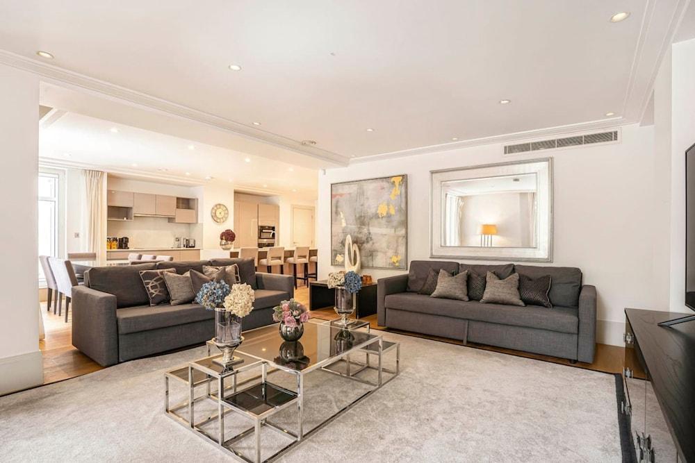 Mayfair Park Lane Huge Balcony Overlooking Hyde Park Concierge AC Elevator Access