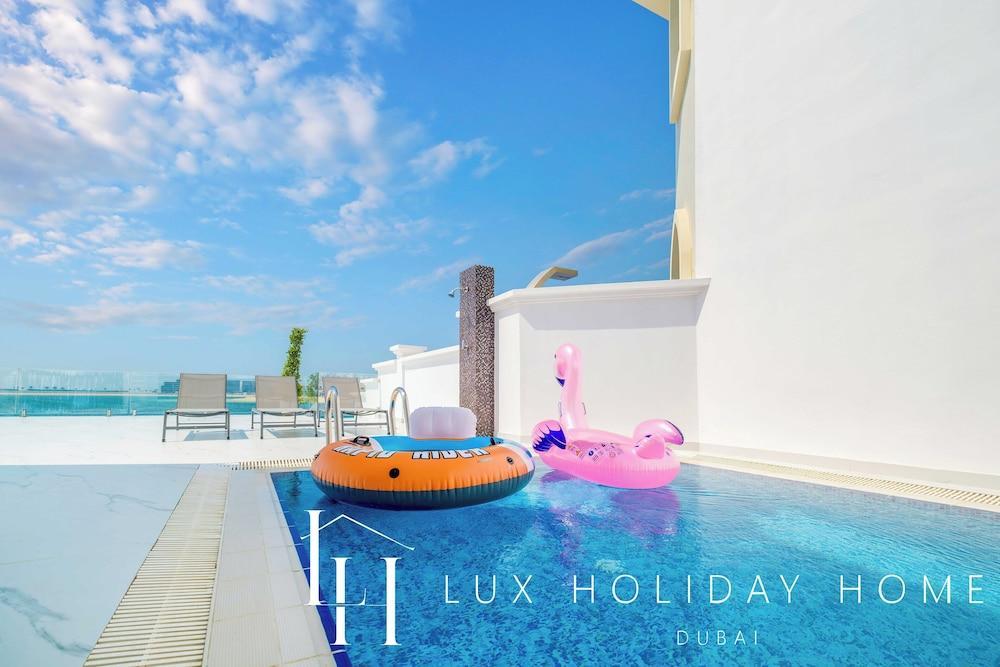 LUX The Ultimate Island Palm Villa - Tap to explore photos