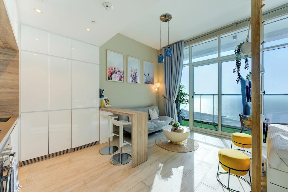 HiGuests - Stunning sea view studio - Tap to explore photos