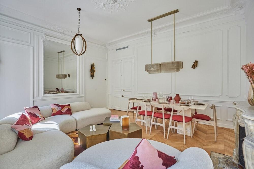 4 Rooms Apartment Opera Vendome - Tap to explore photos