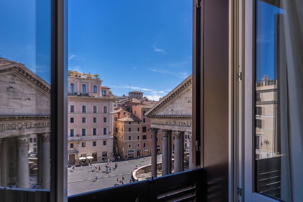 AGH Pantheon Room Type - Double room with Pantheon view on the fourth floor