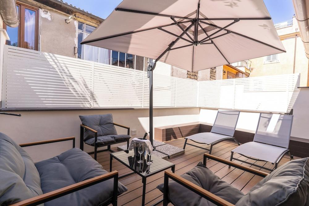AGH Pantheon Room Type - Quadruple room with private terrace on the fifth floor