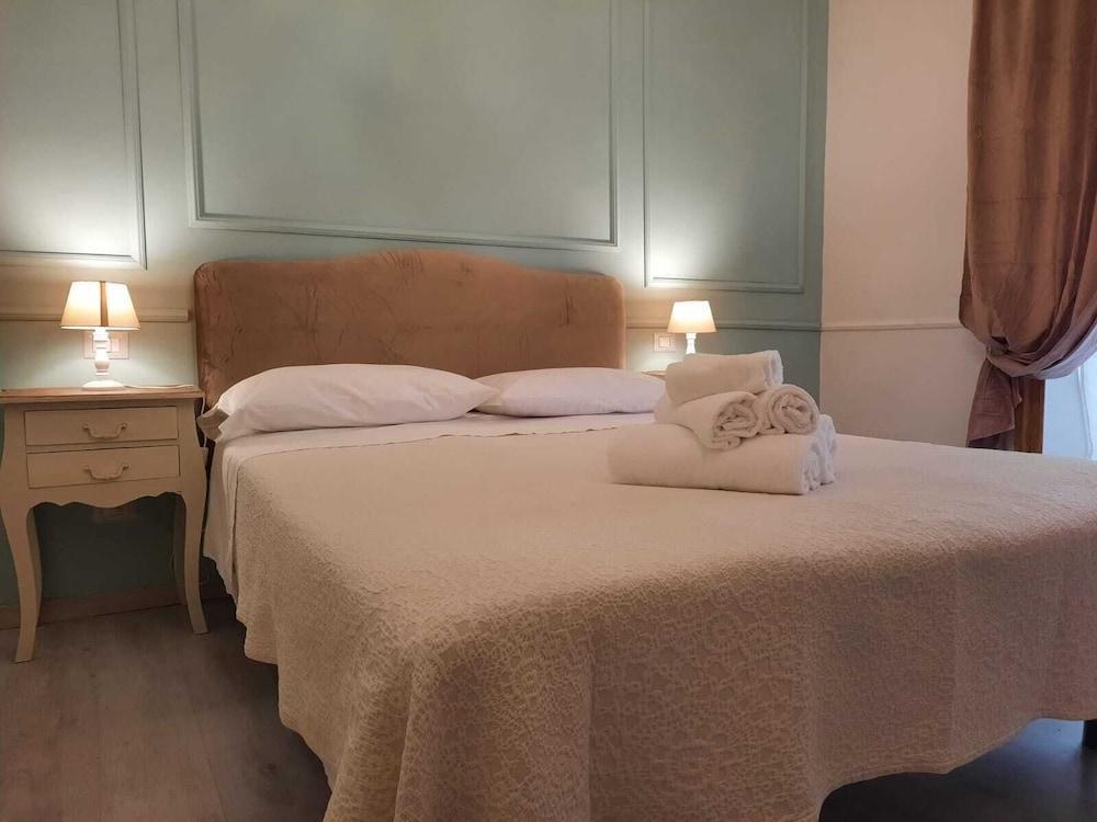 Urbana collection guest house Room Type - Classic Room, Courtyard View