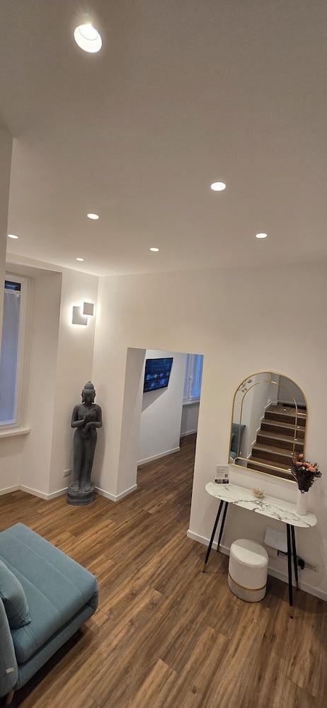 Rooms And Comfort Apartment - Tap to explore photos