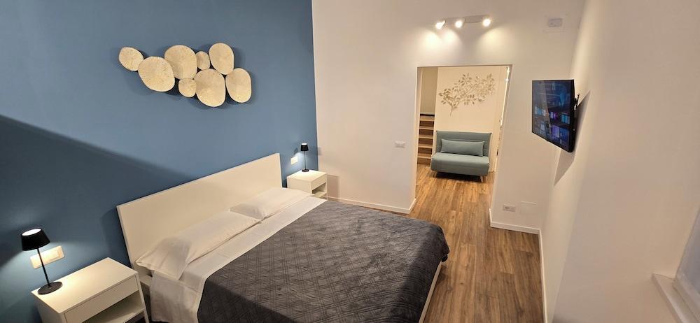 Rooms And Comfort Apartment - Tap to explore photos