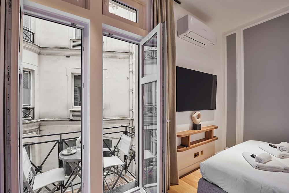 Stunning AC Duplex Apartment - Champs Elysees - Tap to explore photos