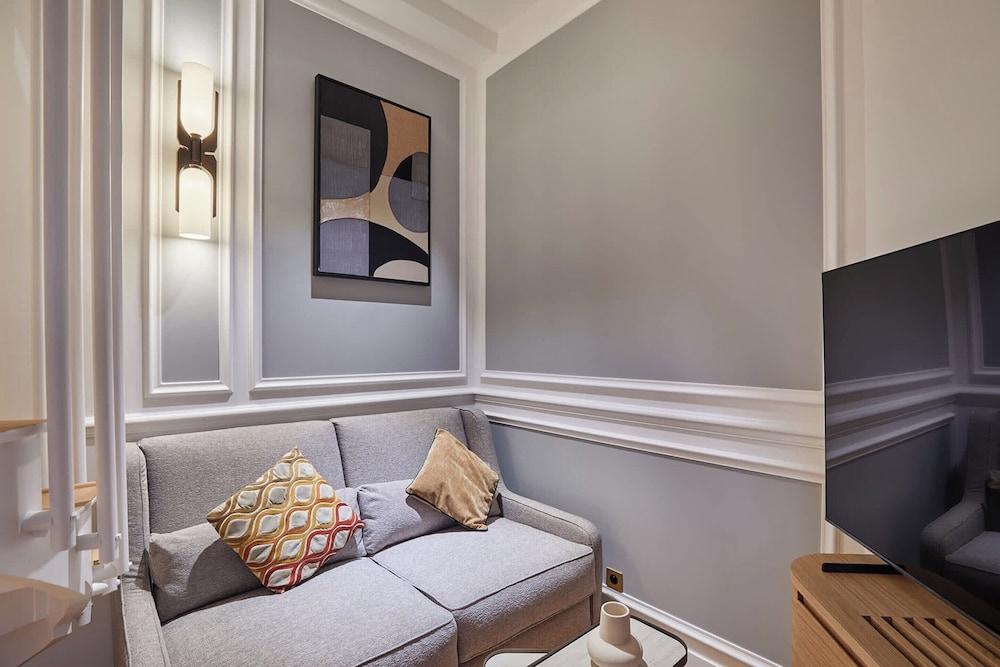 Stunning AC Duplex Apartment - Champs Elysees - Tap to explore photos