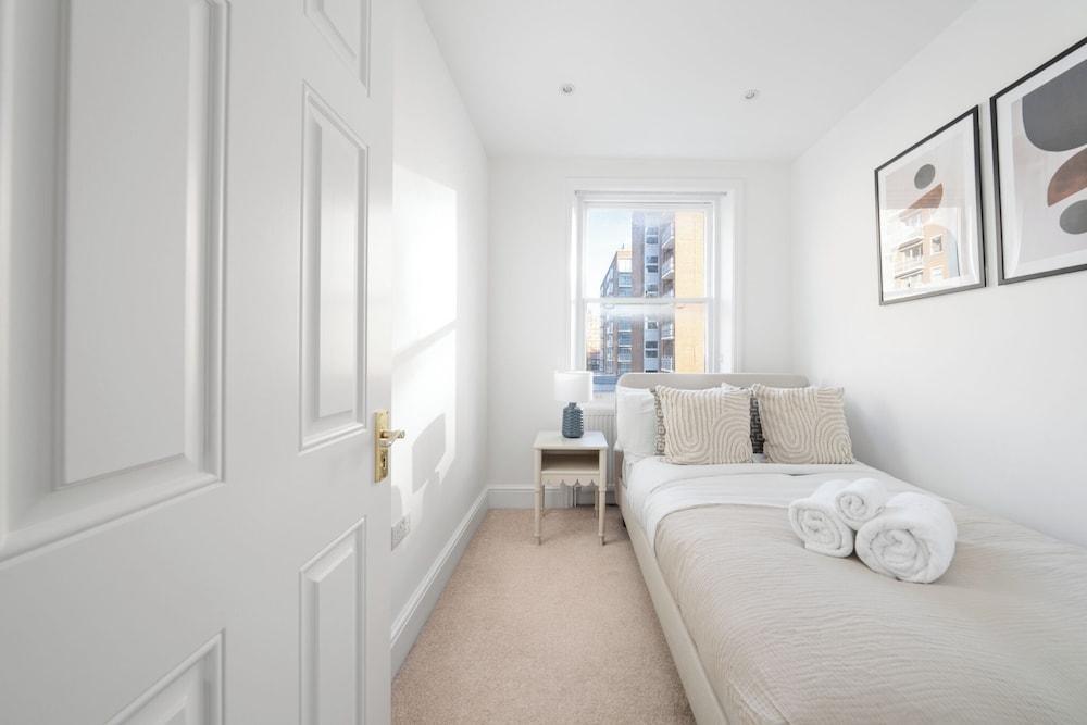 Hyde Park 3BR Retreat by Marble Arch - Tap to explore photos