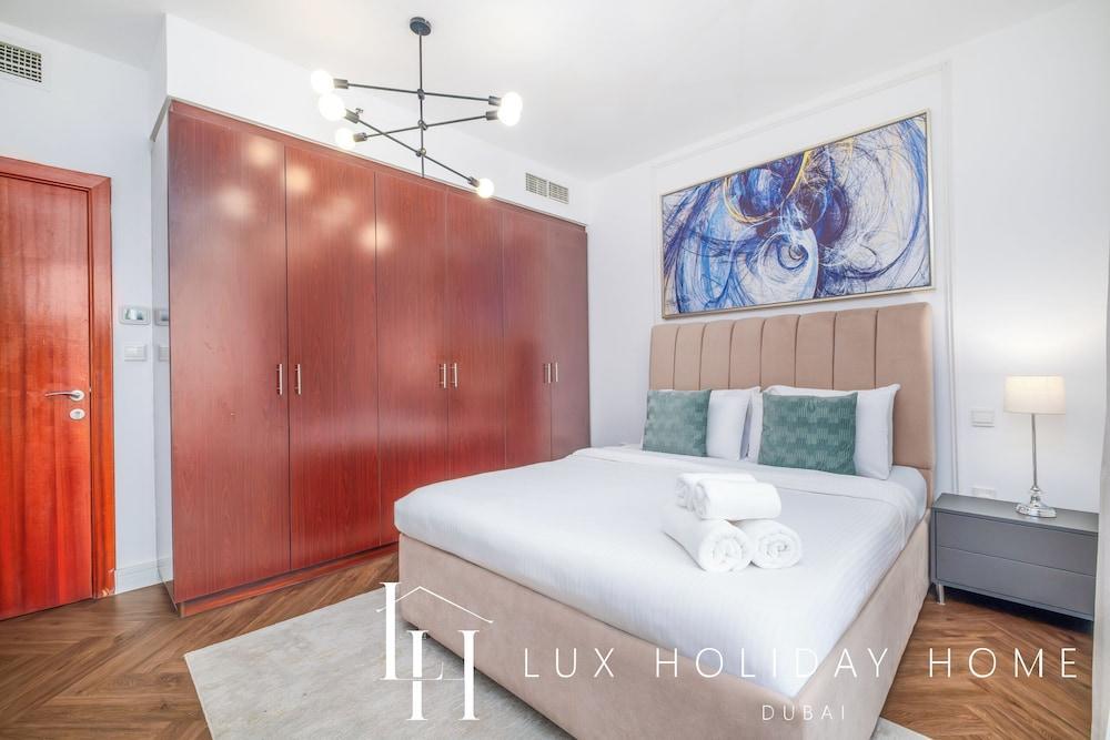 LUX The JBR Central Suite - Tap to explore photos