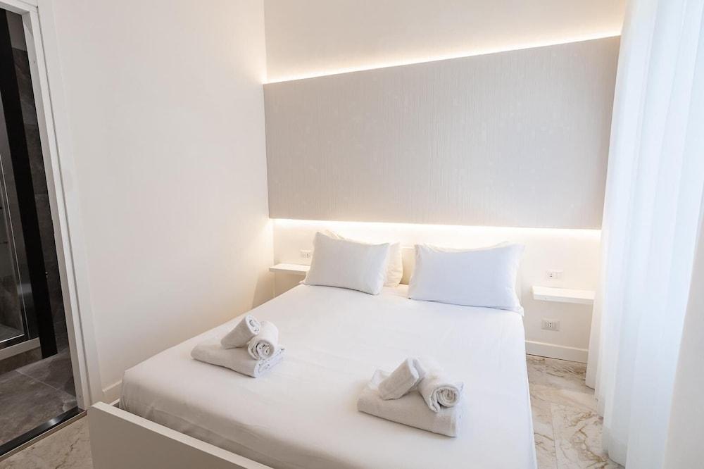 Vatican LeM affittacamere Room Type - Deluxe Double or Twin Room, City View
