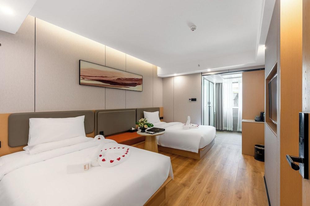 Rama 9 No.1 Hotel Room Type - Deluxe Twin Room
