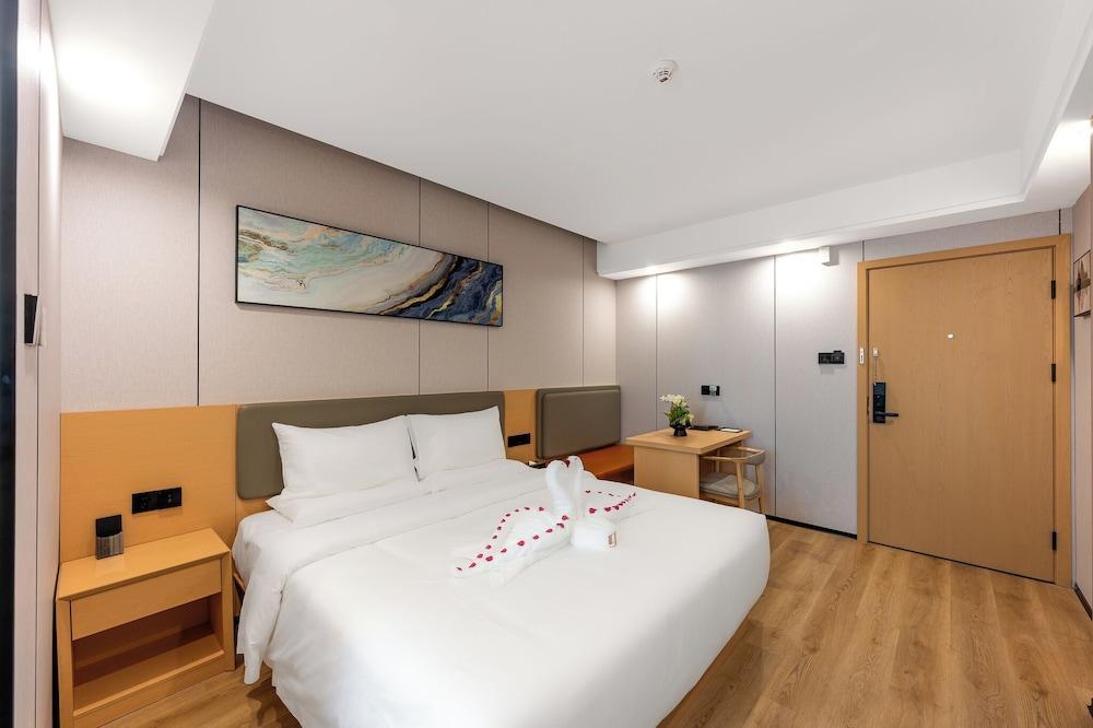 Rama 9 No.1 Hotel Room Type - Deluxe Double Room, City View