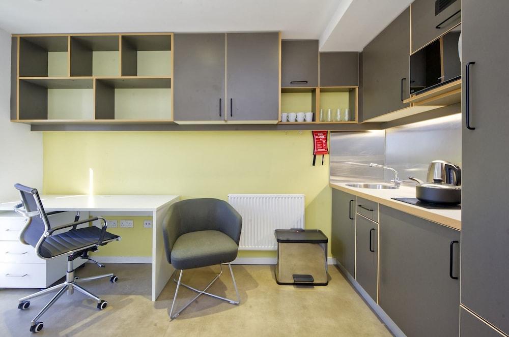 Practical Student Studio in Lively Hammersmith - Tap to explore photos