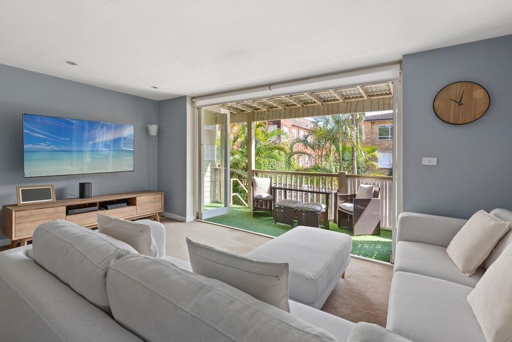 Bright Home Steps From Double Bay Beach - Tap to explore photos