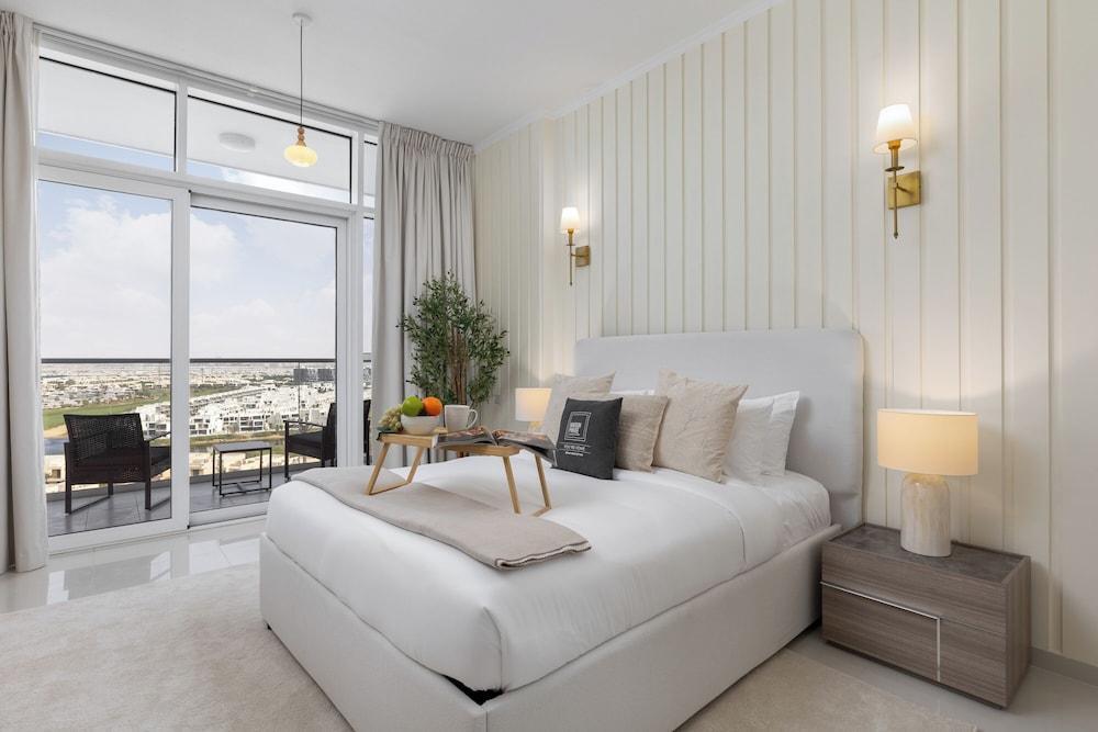 Maison Privee - Stylish Studio w/ Top Facilities in Damac Hills - Tap to explore photos