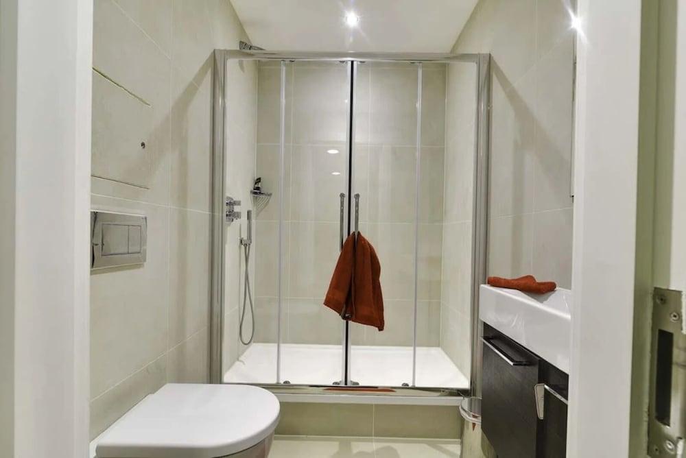 AXO Oxford Circus - Campus Accommodation - Tap to explore photos