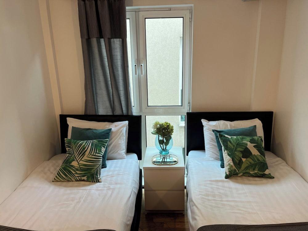 Premium 4Pax Apartment with Kitchen - Tap to explore photos