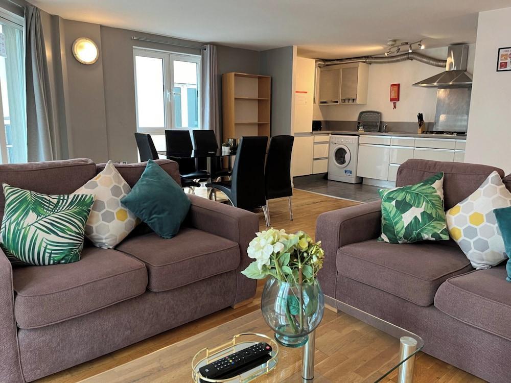 Premium 4Pax Apartment with Kitchen - Tap to explore photos