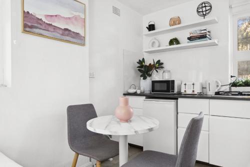 Chic Urban Paddington Escape - Tap to explore photos