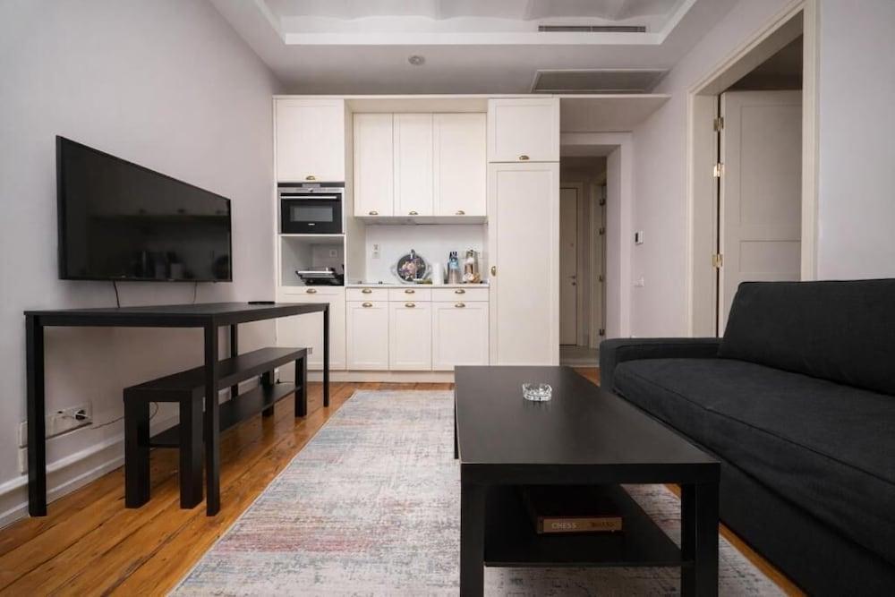 Galata Maison by Guest Teori Room Type - Superior Condo