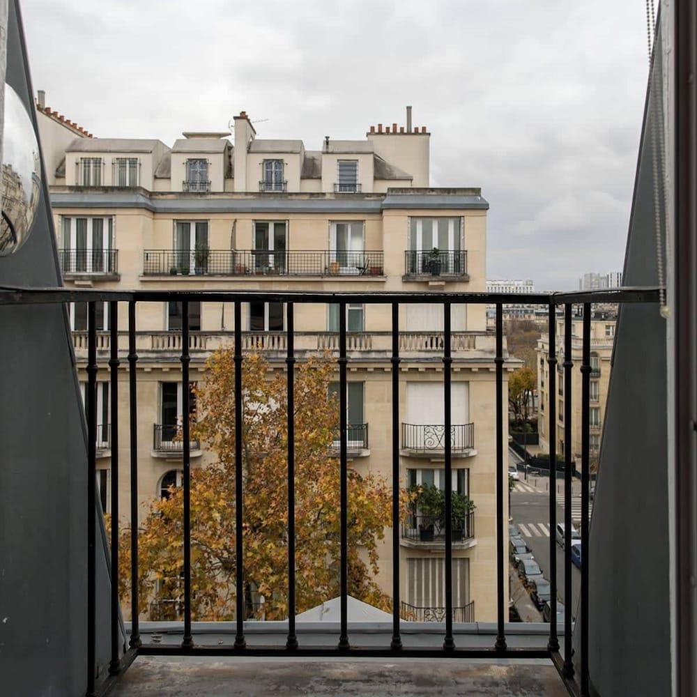 Coquelicot Delightful 1 Bedroom Apt Near Eiffel Tower - Tap to explore photos