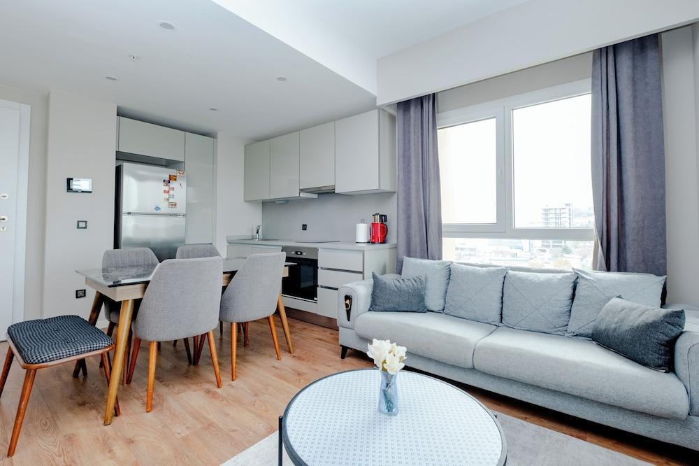 lUX RESIDENCE IN HIGH FLOOR - Tap to explore photos