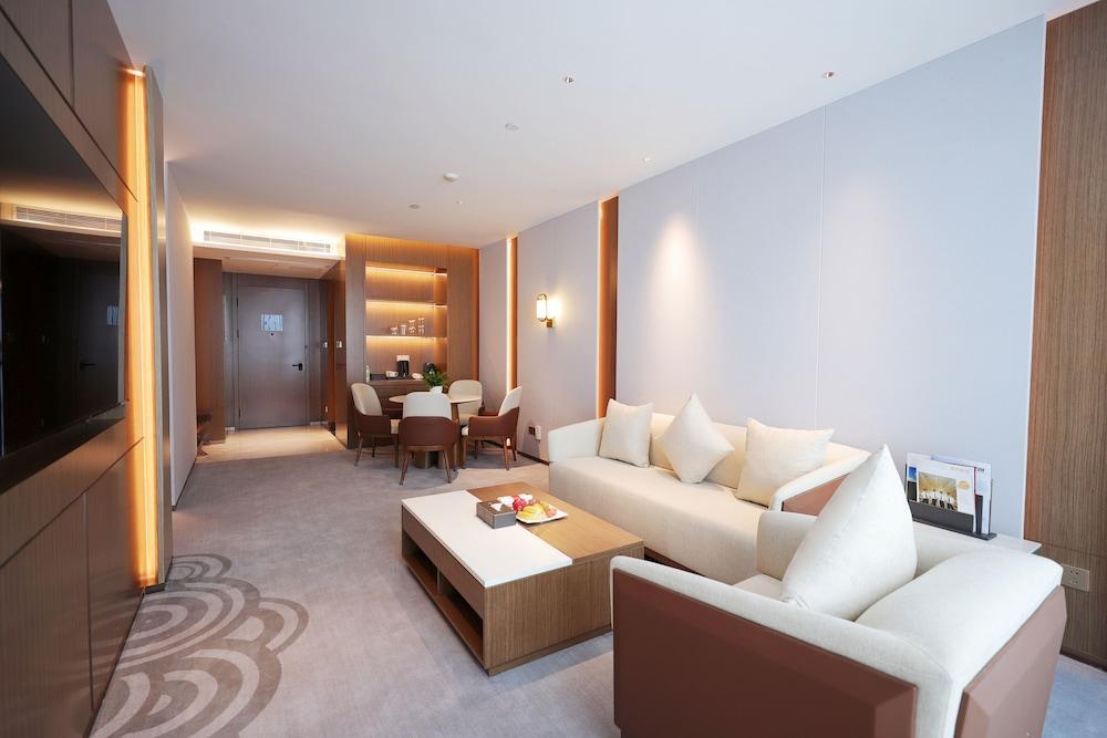 Southern Airlines Pearl Hotel Room Type - Business Suite, City View
