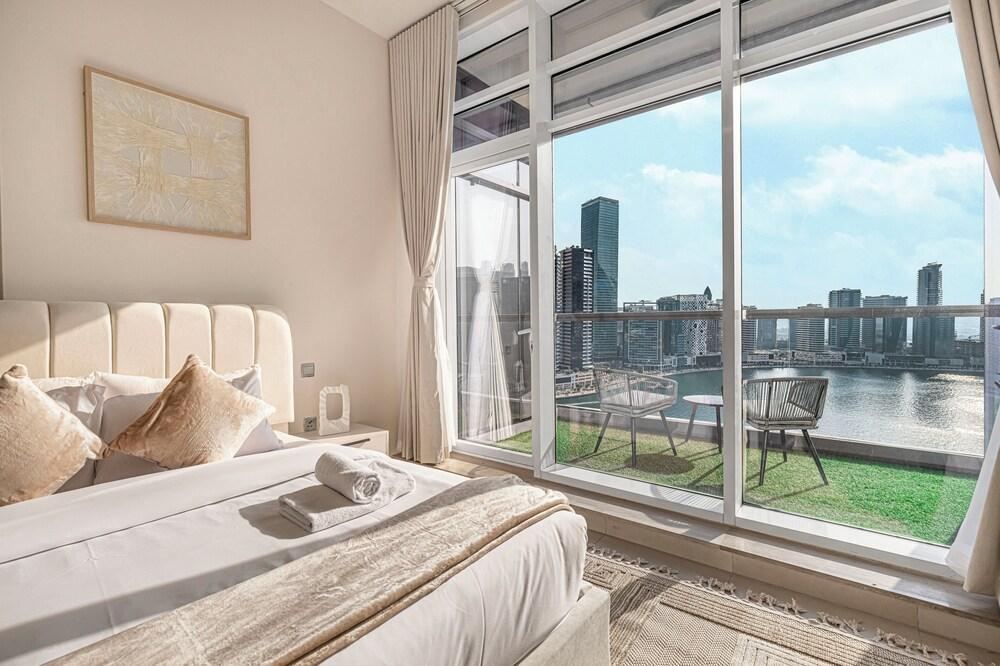 Nine Tower Suites By Hostiva Room Type - Luxury Apartment, Balcony, Canal View