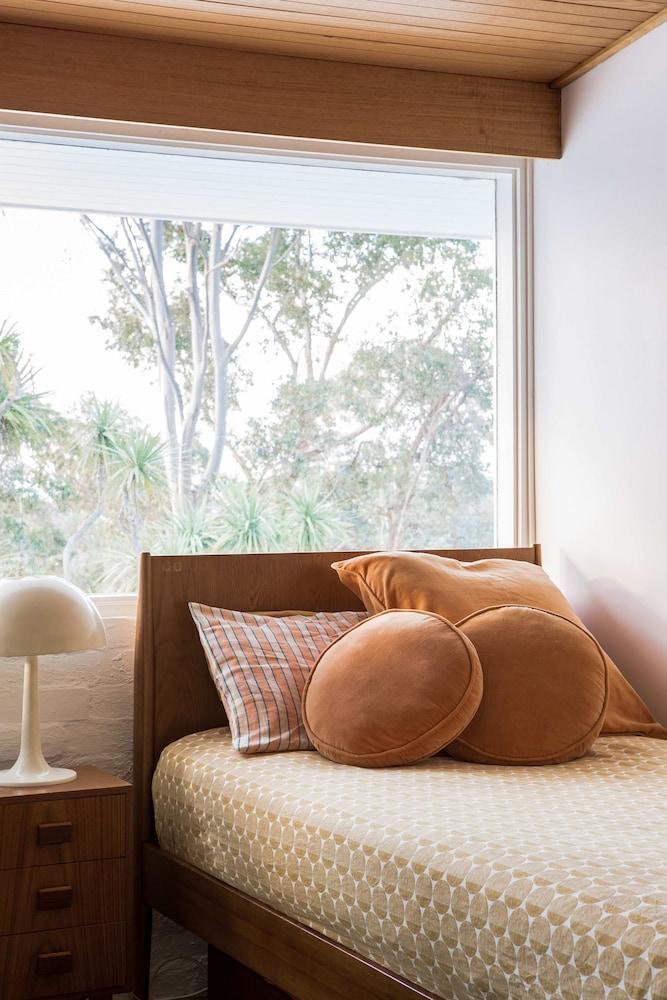 The Fender House in Mount Martha - Tap to explore photos