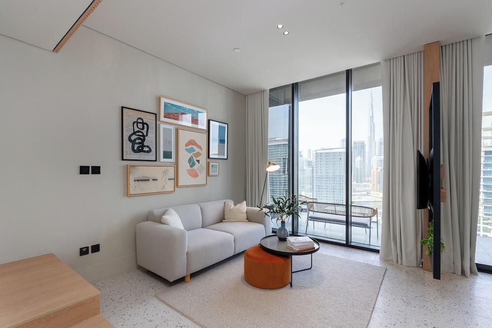 Upside Living - Mint Stay Room Type - Superior Studio, 1 King Bed, City View