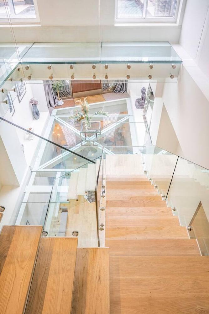 Exclusive Mayfair Home on Park Lane - Tap to explore photos