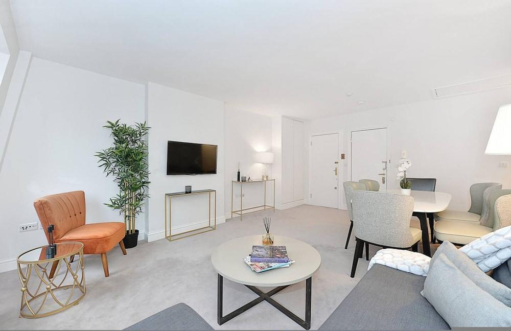 Cadogan Square Penthouse
