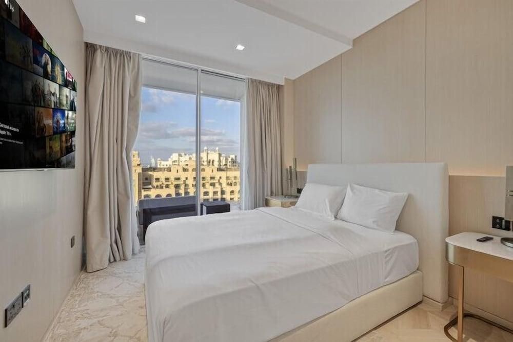 FIVE Palm Residences - Elegant Dubai Room Type - Premium Apartment, Balcony, Courtyard View