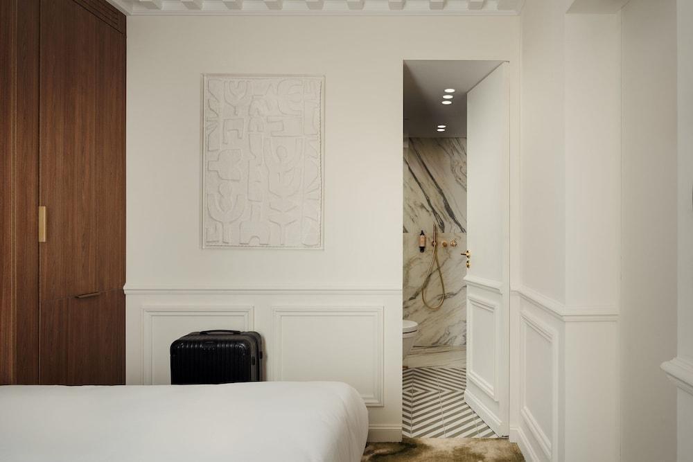 Apartment in Paris for 2 People - Tap to explore photos