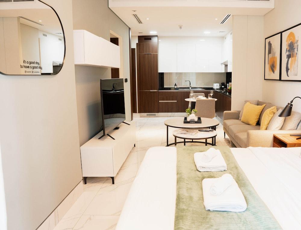 Luxury Studio Rooftop Pool & Gym Access Room Type - Apartment (0 Bedroom)
