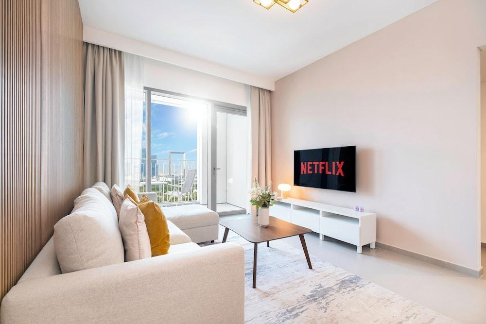 LUX The Downtown Zabeel View Suite - Tap to explore photos