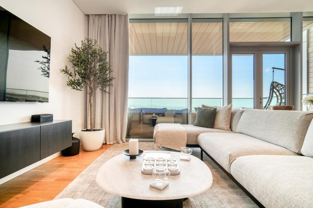 Sparkling Balcony Sea View Apt in Bluewaters